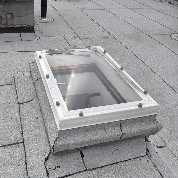Lichtkoepel Polycarbonaat Bolvormig Driewandig Helder